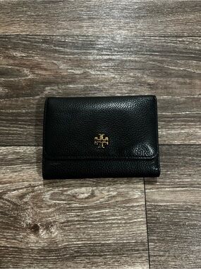 Tory Burch Carter Medium Flap Black Trifold Pebbled Leather Wallet